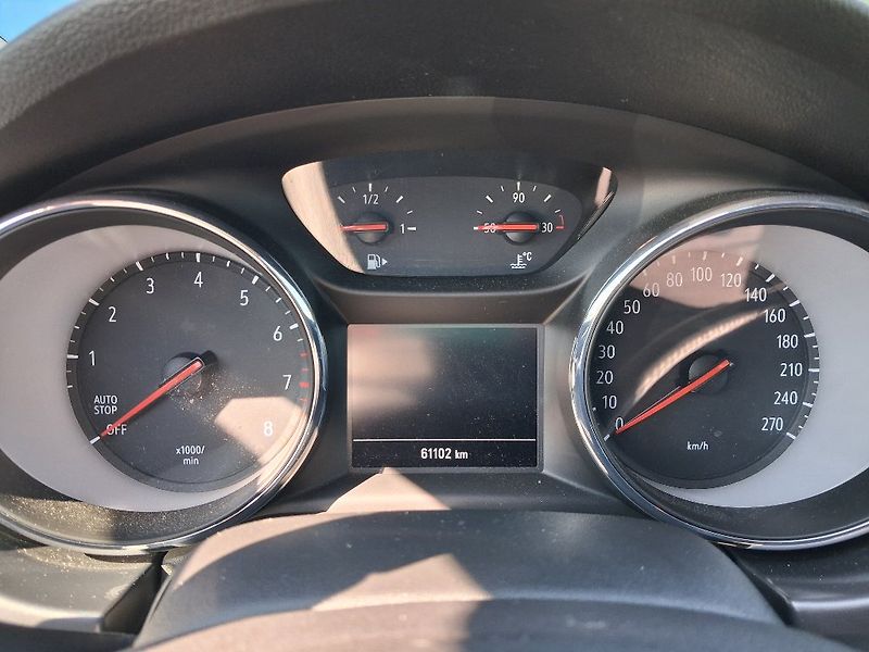 Opel Astra 1.2T 81kW 2021 - fotka 12 z 15