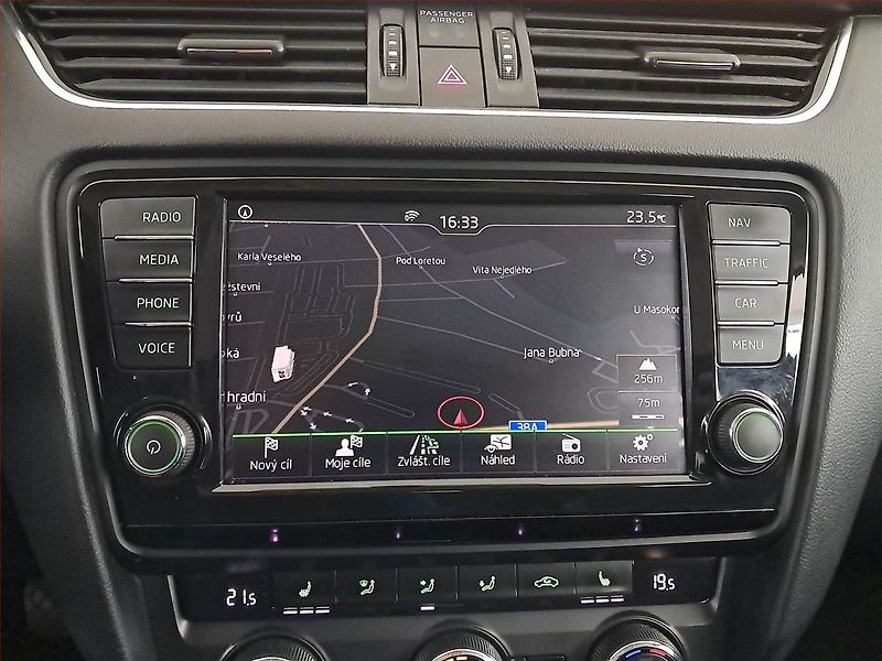 Škoda Octavia (2017) 1.6 TDI, Automat, Navi - fotka 19 z 22