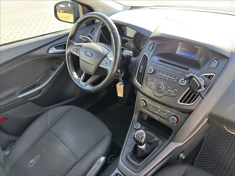 Ford Focus 1,5 TDCI 70kW Trend - fotka 16 z 28