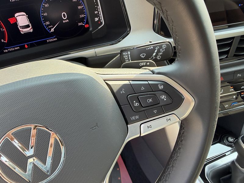 Volkswagen T-Roc 1,5 TSi/110kW LIFE - DSG,TZ,.. - fotka 16 z 67