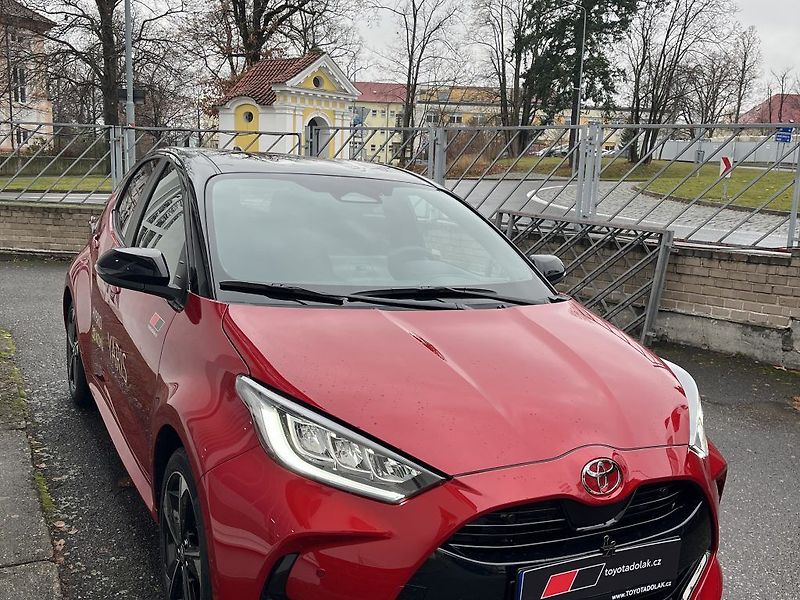 Toyota Yaris 1.5 HEV 130, Executive - fotka 3 z 15