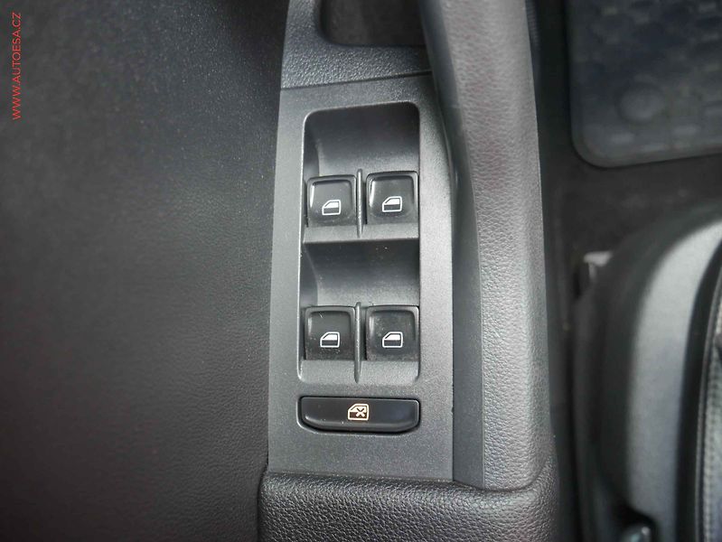 Škoda Octavia (2014) 2.0 TDi, RS, DSG, navi - fotka 12 z 13