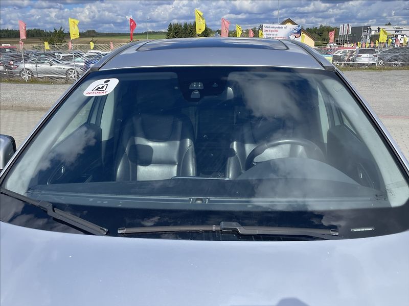Volvo XC60 2,4 D4 Summum AWD Geartr GPS P - fotka 27 z 32
