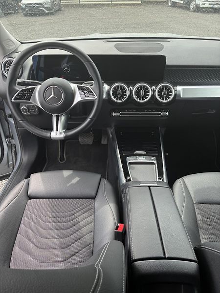Mercedes-Benz GLB (2024) 200d  - fotka 10 z 14
