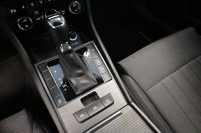 Škoda Superb (2024) 2.0 STYLE DSG LED Matrix ACC V - fotka 21 z 33
