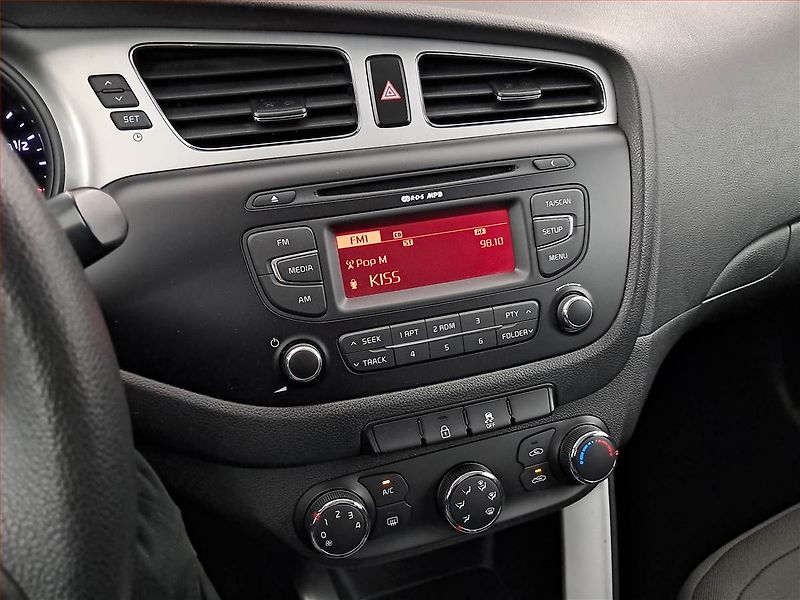 Kia Ceed (2013) 1.6 GDI, ČR,1.maj, Serv.kniha - fotka 12 z 17