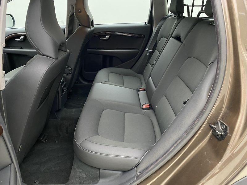 Volvo XC70 D4 AWD KINETIC AUT REZERVACE - fotka 5 z 38