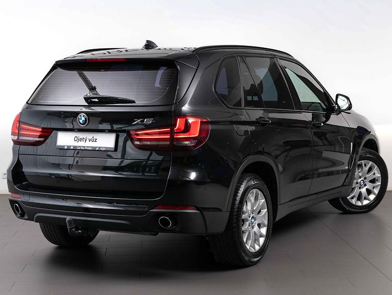 BMW X5 xDrive30d - fotka 5 z 23