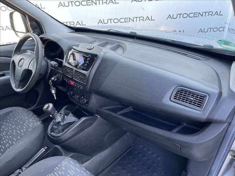 Opel Combo 1,4 i + CNG,88kW,serv.kn. - fotka 18 z 21