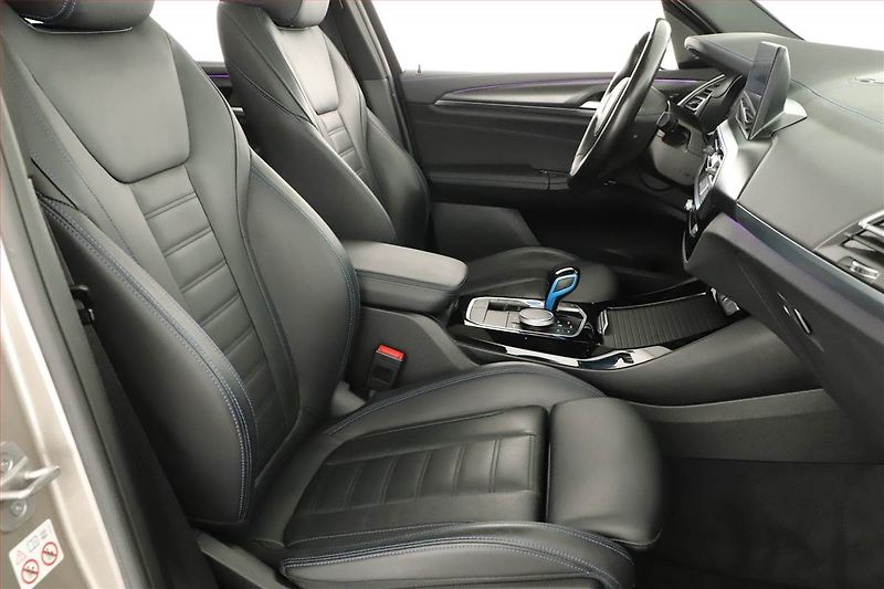 BMW iX3 (2022) M Sport 80 kWh, SoH 95% - fotka 7 z 21