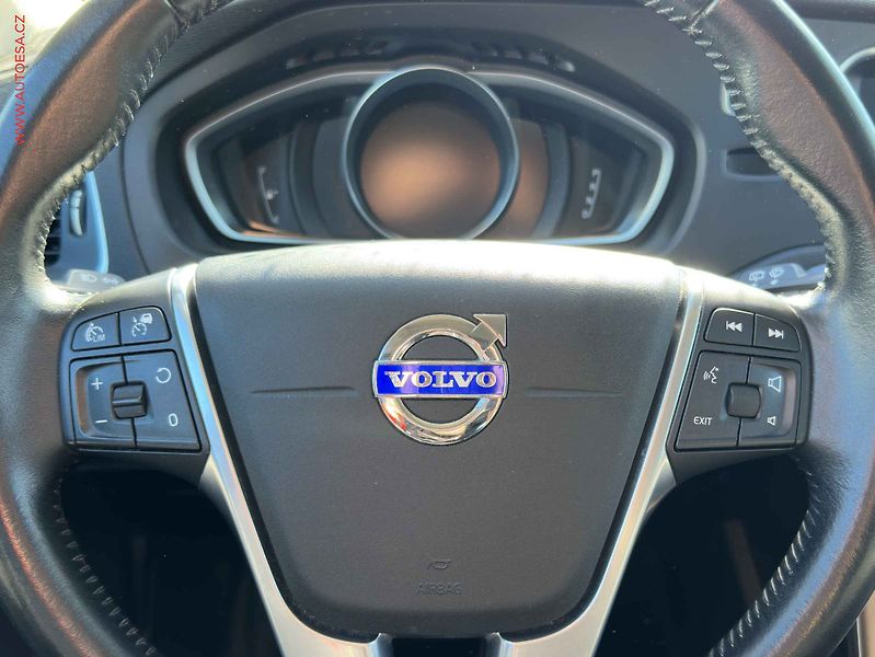 Volvo V40 (2016) 2.0 D3, 2.maj, AT, výhřev - fotka 12 z 21