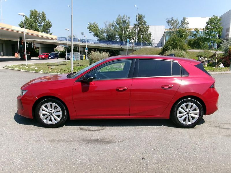 Opel Astra (2023) 1.2i KOUPENO ČR,1.MAJITEL - fotka 2 z 15