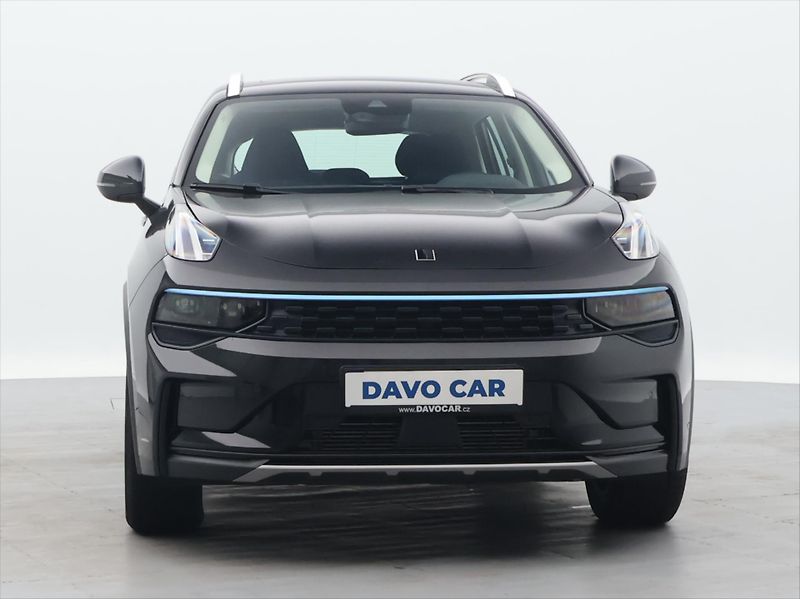 Lynk & Co 01 1,5 PHEV CORE 206kW Aut. 2.Maj - fotka 2 z 29