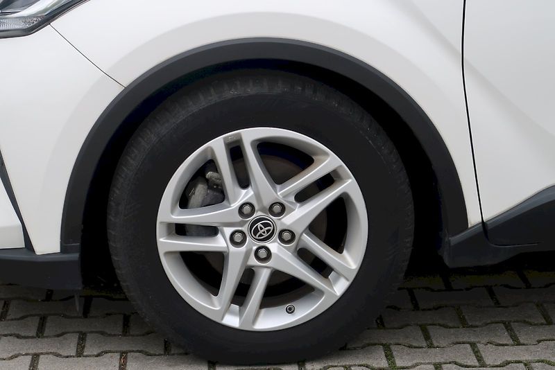 Toyota C-HR (2022) 1,8 Hybrid 90kW e-CVT Comfort - fotka 33 z 34