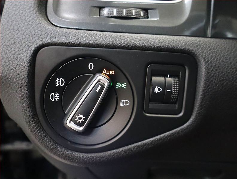 Volkswagen Golf (2017) Comfortline 2.0 TDI, Automat - fotka 23 z 24