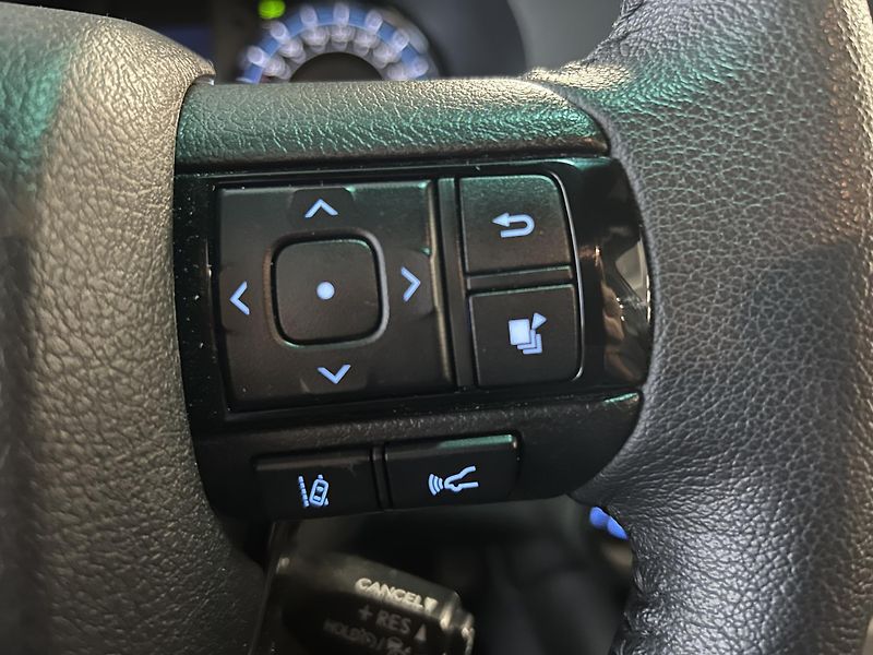 Toyota Hilux (2021) 2.8D-4D Double Cab 4x4 JBL - fotka 15 z 26