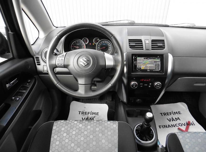 Suzuki SX4 1,6 VVTi Style 4x4 Navi 1.maj. - fotka 10 z 16