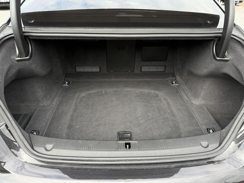 Audi A8 V8 4.2TDi Quattro BOSE LED - fotka 23 z 23