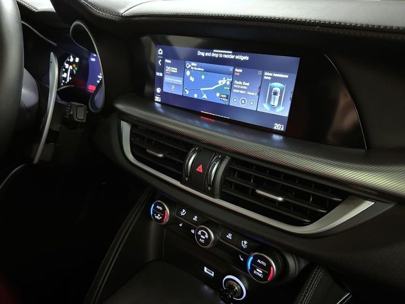Alfa Romeo Stelvio (2023) 2.0T 280k AT8 ZF Q4 4x4 Veloce - fotka 10 z 22