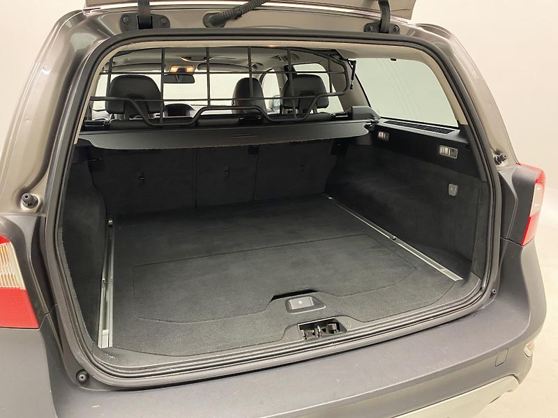 Volvo XC70 D5 AWD SUMMUM REZERVACE - fotka 17 z 49