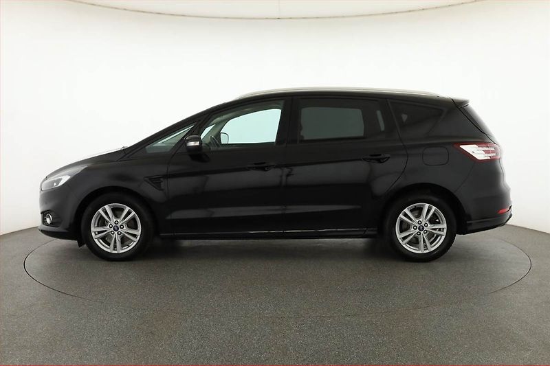 Ford S-MAX (2019) 2.0 EcoBlue, Automat - fotka 3 z 21