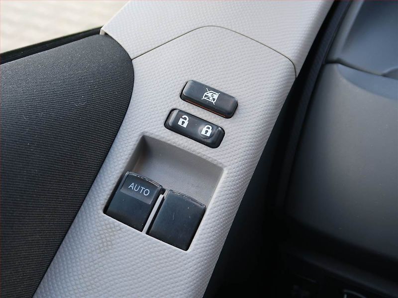 Toyota Yaris (2009) 1.33 Dual VVT-i - fotka 16 z 16