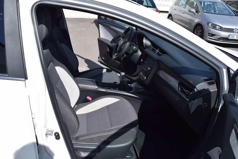 Toyota Avensis (2018) 1.8VVTI 108kw TEAM D XEN NAVI - fotka 37 z 50