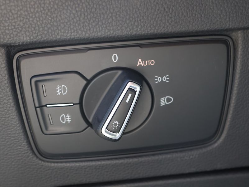 Volkswagen Passat 2,0 TDI 110kW DSG Elegance - fotka 18 z 39