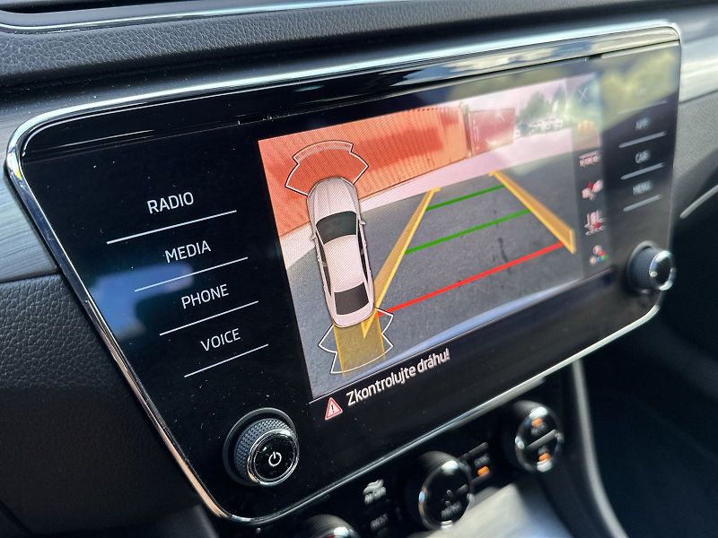 Škoda Superb (2023) 1.5 TSI DSG Style - fotka 13 z 30