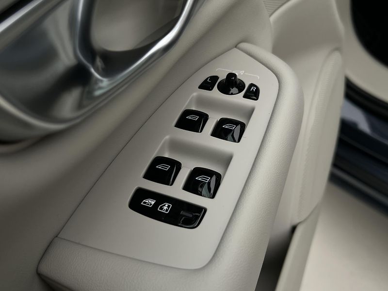 Volvo XC90 B5 AWD BRIGHT PLUS 7 MÍST - fotka 46 z 47