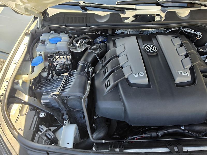 Volkswagen Touareg 3.0 TDI 4Motion Dyn Aud R-Line - fotka 18 z 24