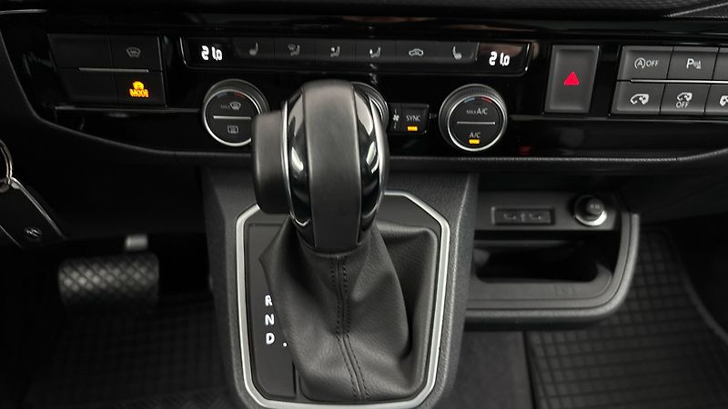 Volkswagen Multivan 2.0 TDI DSG 4motion Highline - fotka 24 z 28