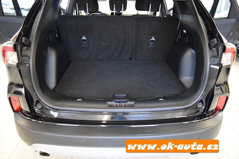 Ford Kuga 2.5 HYBRID TITANIUM 2023  - fotka 17 z 60
