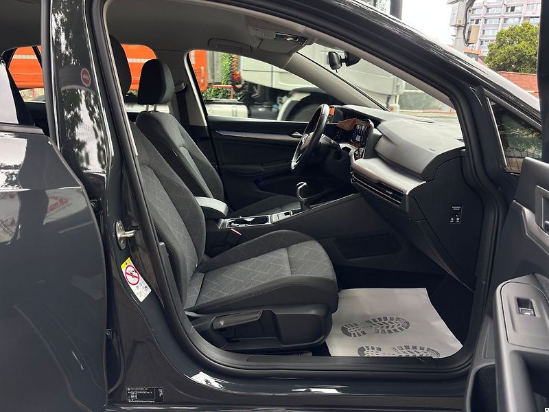 Volkswagen Golf 1.5TSi/2023/1M.LIFE.DPH.ACC-ZÁ - fotka 25 z 52