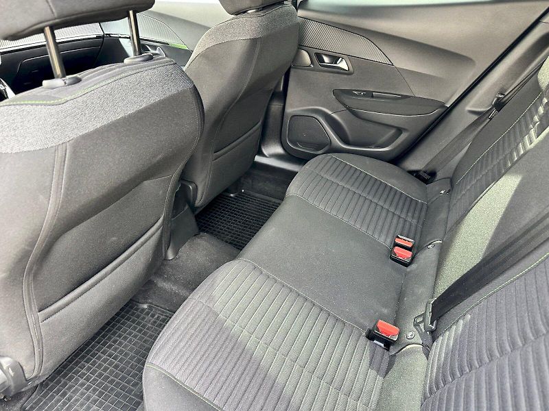 Peugeot 2008 (2024) 1.2 74 kW PureTech - fotka 22 z 25