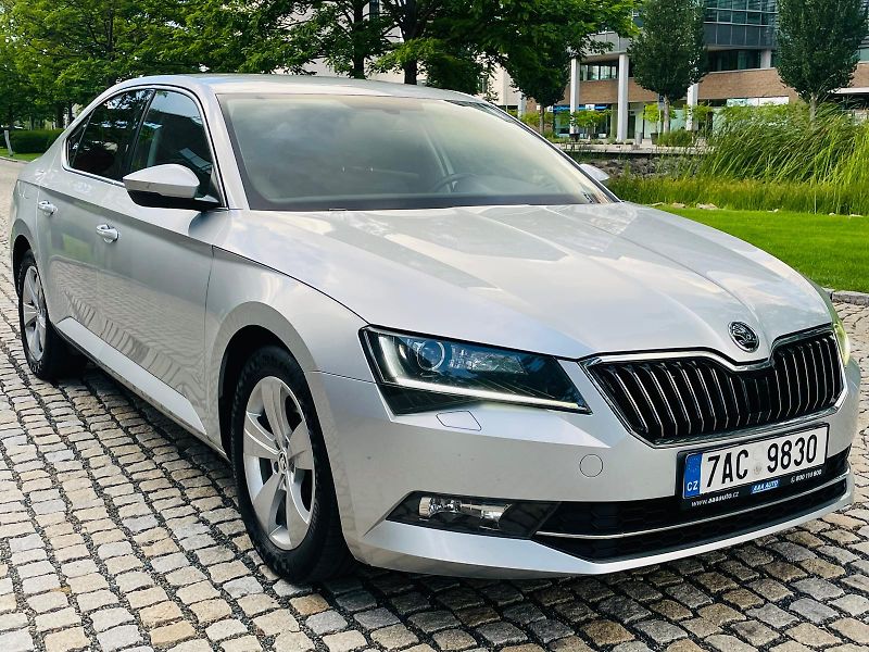 Škoda Superb 2.0TDI AUTOMAT SENZORY LED - fotka 8 z 49