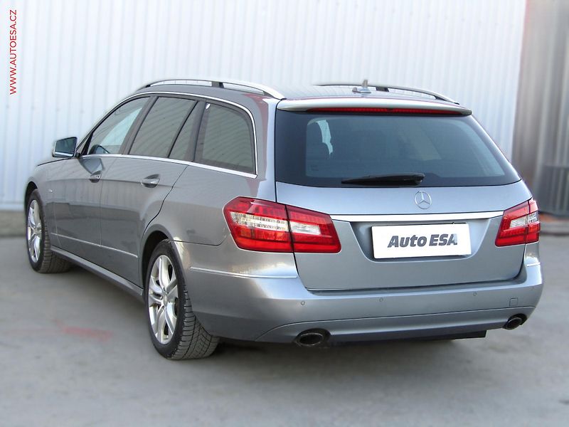 Mercedes-Benz Třídy E (2011) 3.0 CDi E 350, AT, bixen - fotka 6 z 17