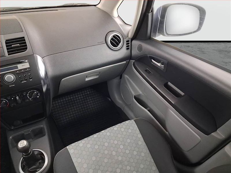 Suzuki SX4 (2013) 1.6 VVT - fotka 8 z 16