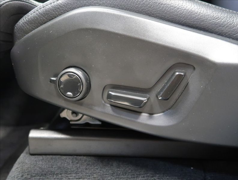 Volvo XC90 2,0 B5 AWD AUT Plus Bright - fotka 22 z 38