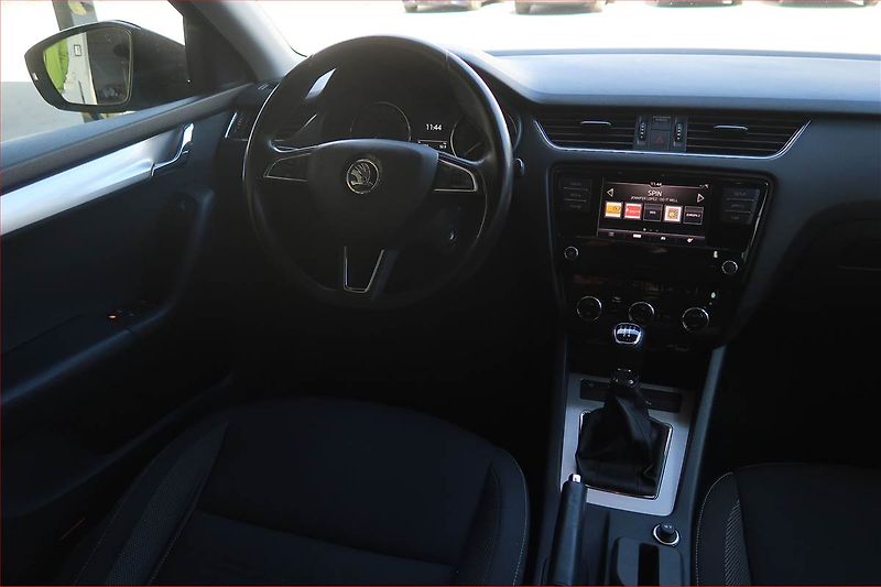 Škoda Octavia (2019) Ambition 1.6 TDI, Serv.kniha - fotka 7 z 15