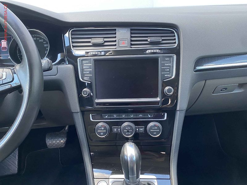 Volkswagen Golf (2013) 2.0 TDi, Highline, DSG, bixen - fotka 12 z 19