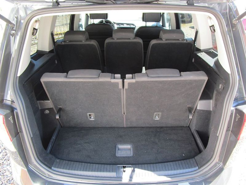 Volkswagen Touran 1,5TSI-110KW-7-MÍSTNÝ-NOVÁ STK - fotka 13 z 28