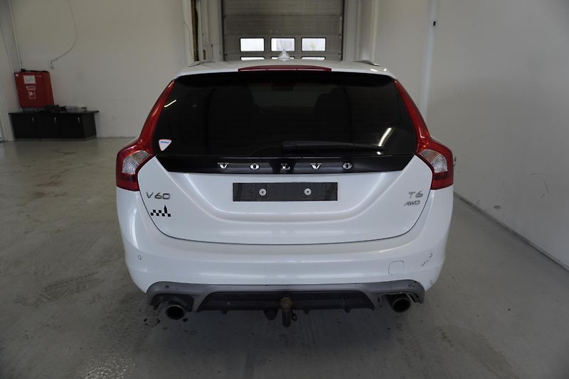 Volvo V60 2.0 T6  AWD R-DESIGN AUTOMAT - fotka 8 z 33
