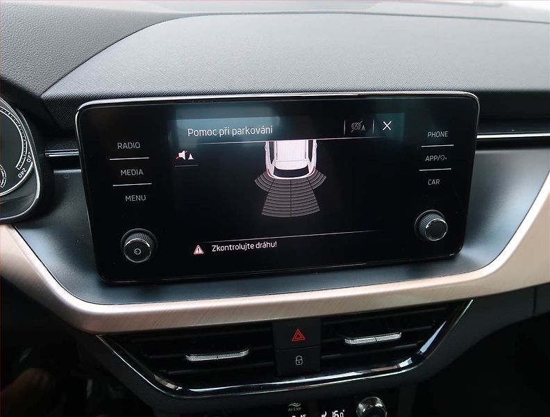 Škoda Kamiq (2021) Style Plus 1.0 TSI, Tempomat - fotka 21 z 24