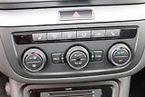 Volkswagen Sharan (2016) 2,0TDI KLIMA NAVI 7MIST - náhled 25