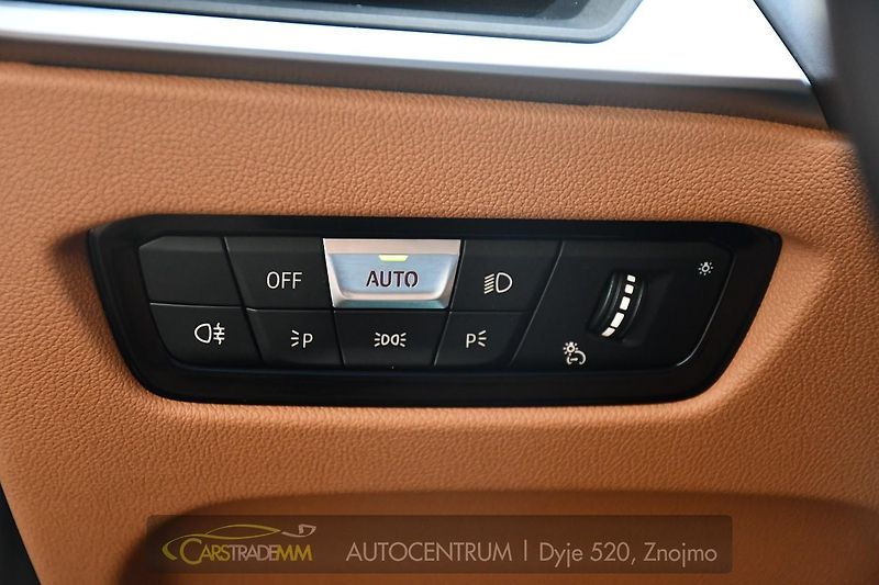 BMW Řada 3 320d xDrive M-SPORT ČR 1.M - fotka 28 z 62