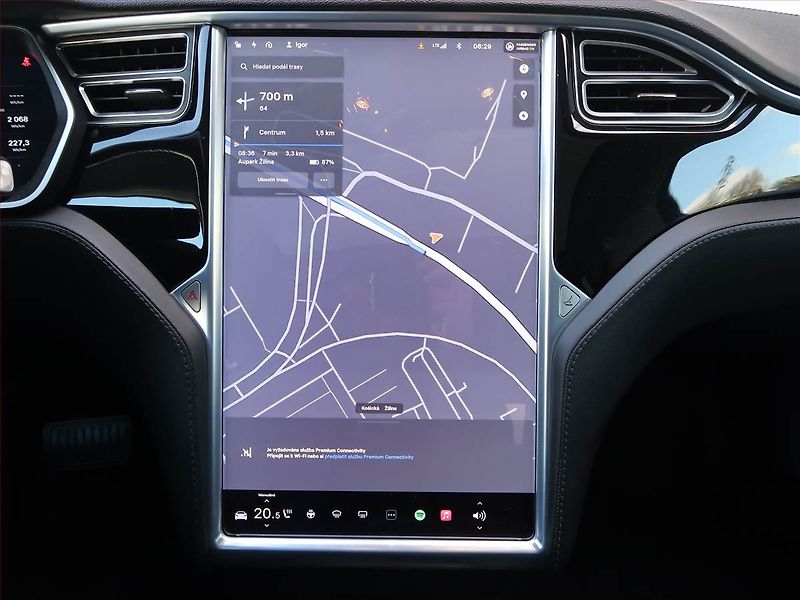 Tesla Model S (2015) 85D, SoH 92% - fotka 12 z 17