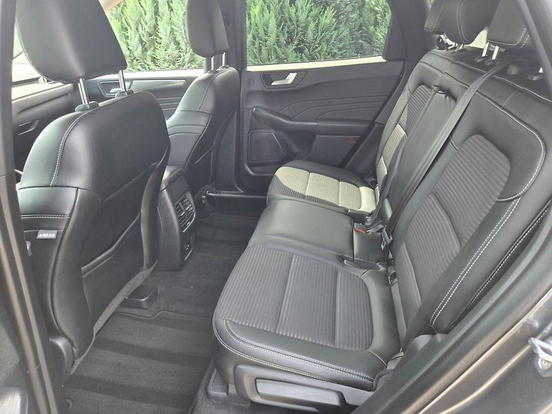 Ford Kuga (2022) Titanium X - 2,0 140kw/190k - - fotka 10 z 28