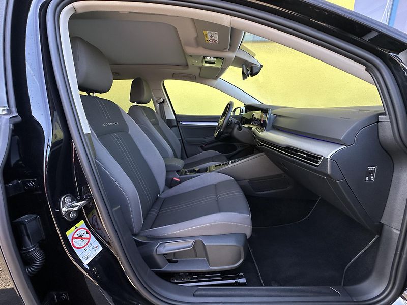 Volkswagen Golf (2022) ALLTRACK 2.0TDI/147kW *H&K* - fotka 23 z 47