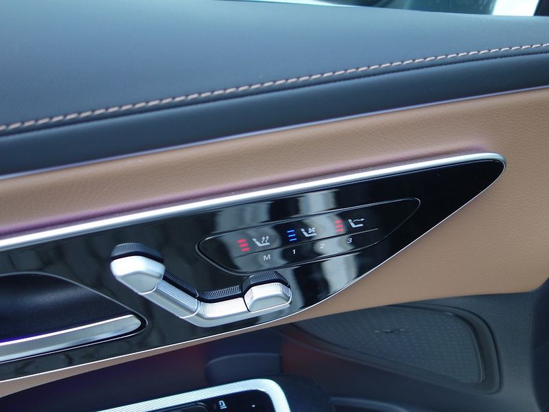 Mercedes-Benz CLE (2024) 300*4M*CABRIO*AMG*TOP-VÝB*CZ!! - fotka 46 z 50